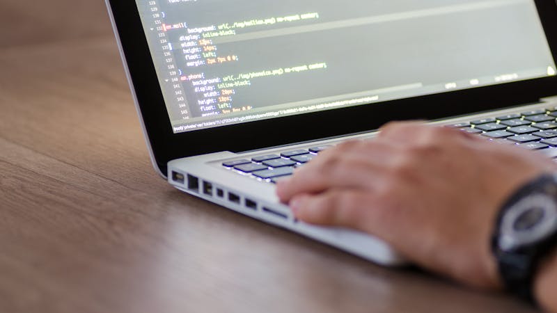 Programming code on a monitor following best practices and patterns